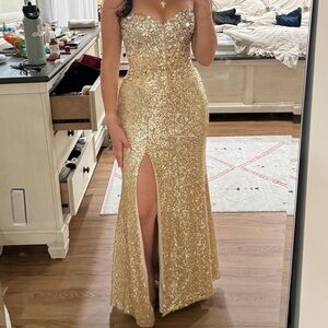 EMBELLISHED GOLD FORMAL GOWN PROM/ENGAGEMENT/WEDDING GUEST DRESS SIZE 0-2